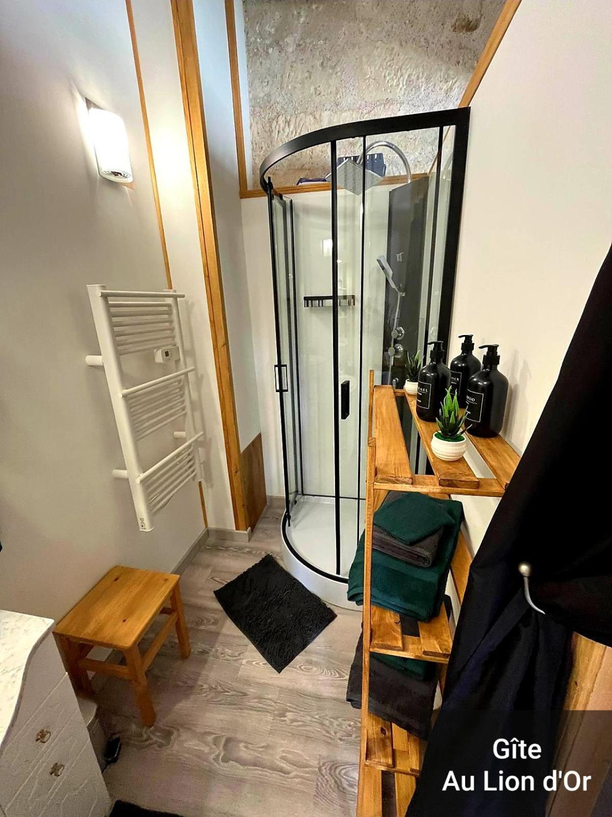 Ferienwohnung Au Lion D'Or Les Roches-l'Eveque Exterior foto