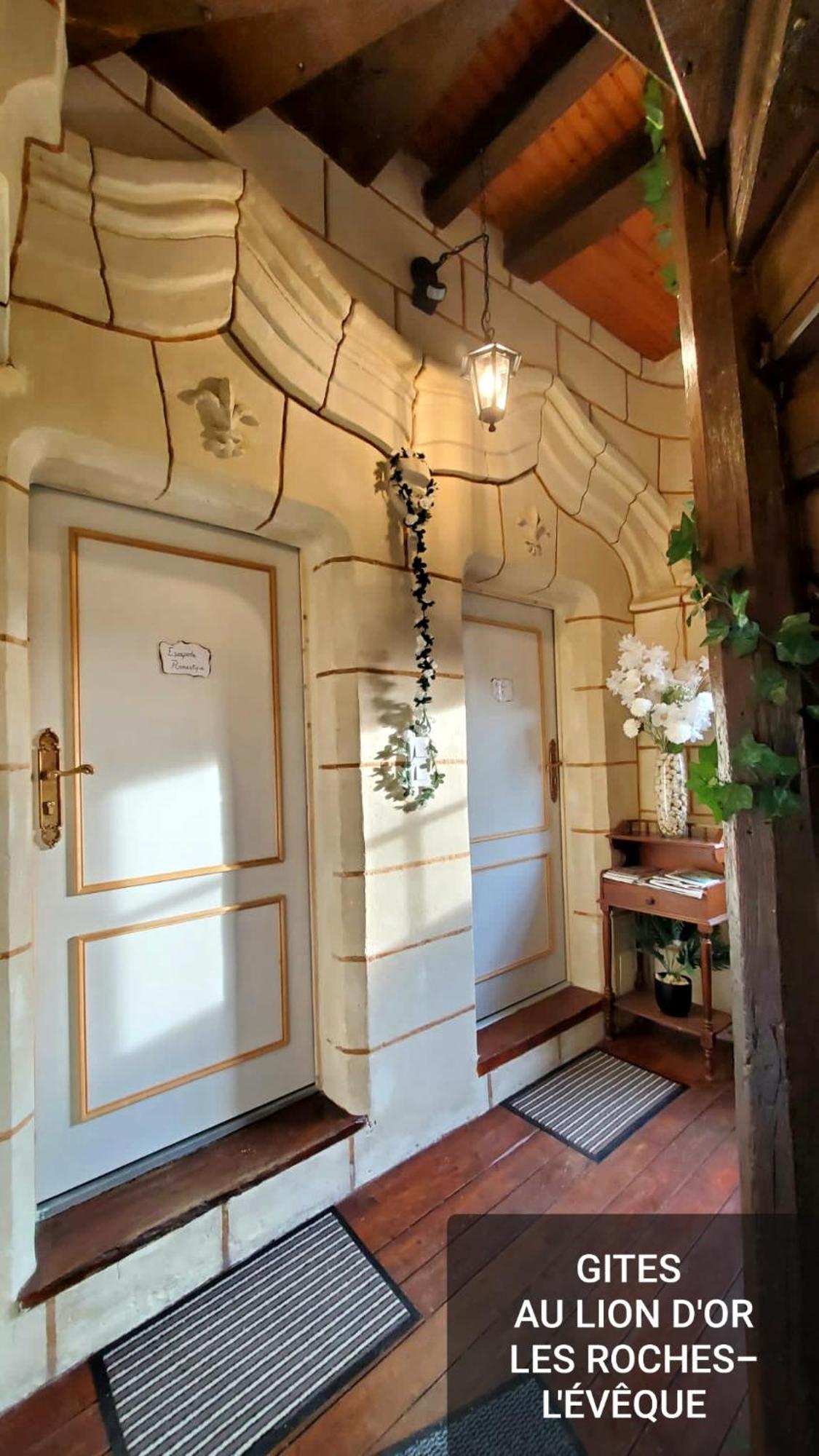 Ferienwohnung Au Lion D'Or Les Roches-l'Eveque Exterior foto