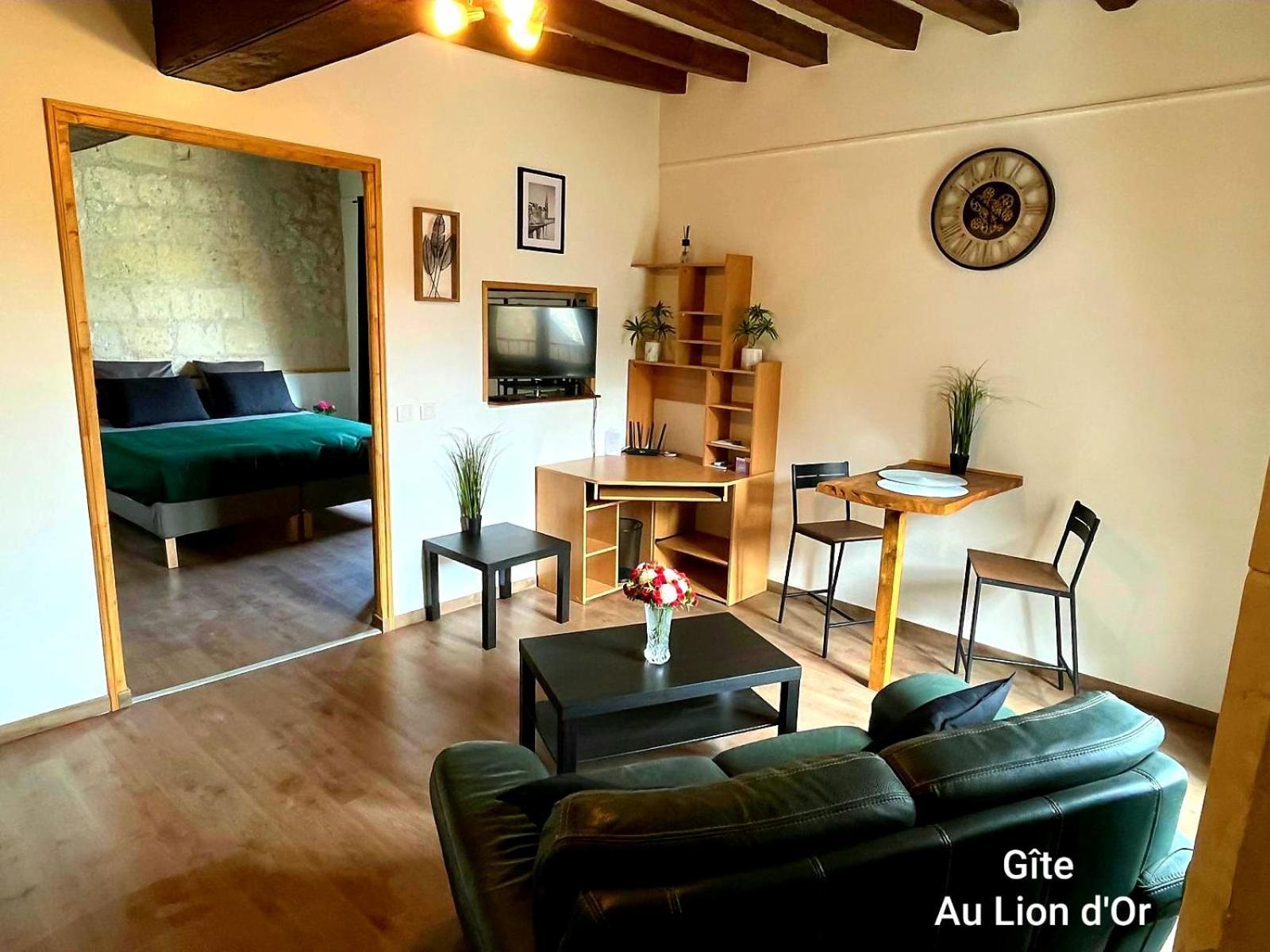 Ferienwohnung Au Lion D'Or Les Roches-l'Eveque Exterior foto