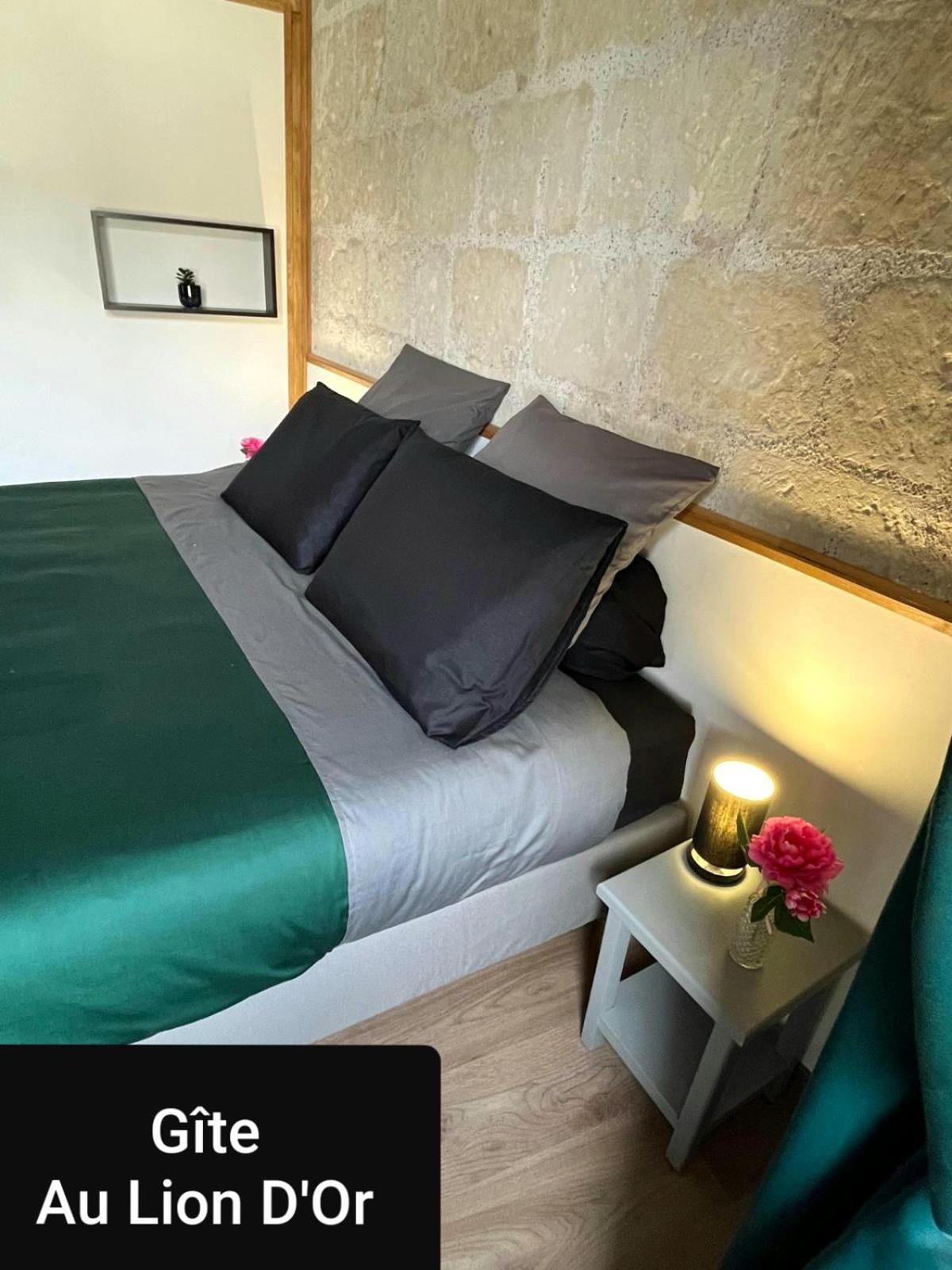 Ferienwohnung Au Lion D'Or Les Roches-l'Eveque Exterior foto