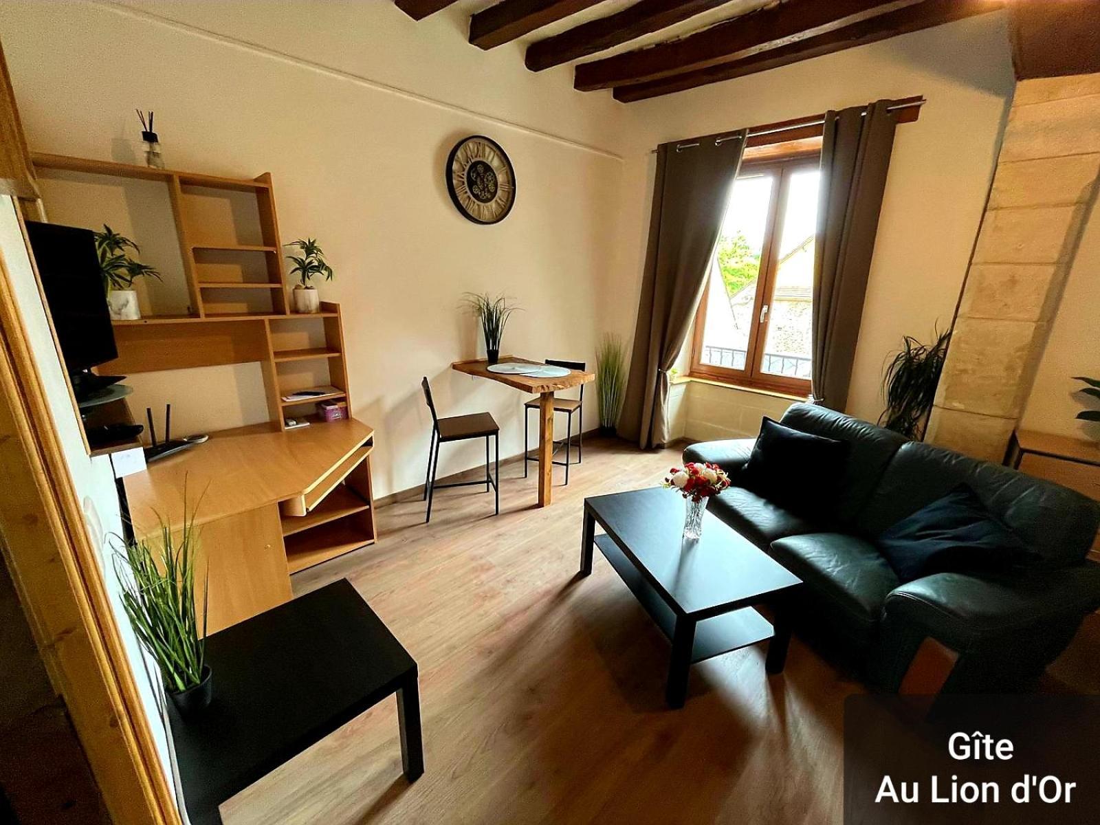 Ferienwohnung Au Lion D'Or Les Roches-l'Eveque Exterior foto